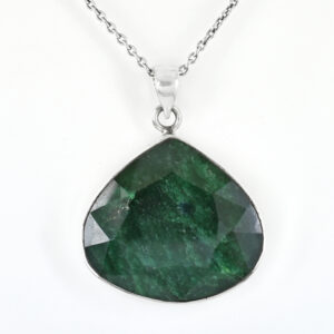 Emerald Pendant in 925 Sterling Silver – 28x31mm, 14.5g – Heart Chakra Healing Gemstone