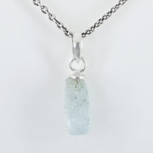Aquamarine Pendant – Blue Gemstone – 15 x 6 mm – 2 Gram – 925 Sterling Silver – Healing