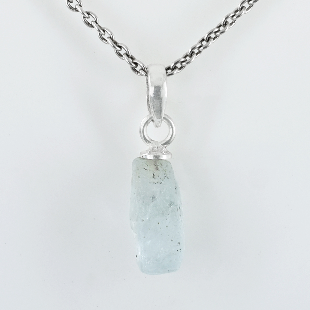 Aquamarine Pendant – Blue Gemstone – 15 x 6 mm – 2 Gram – 925 Sterling Silver – Healing