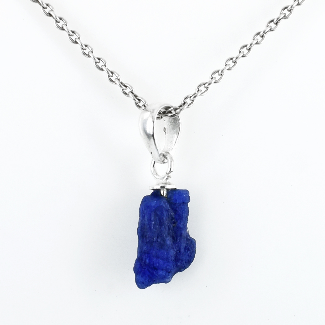 Blue Sapphire Rough Pendant – 925 Sterling Silver – 16 x 5.5mm – 8.60 Ct