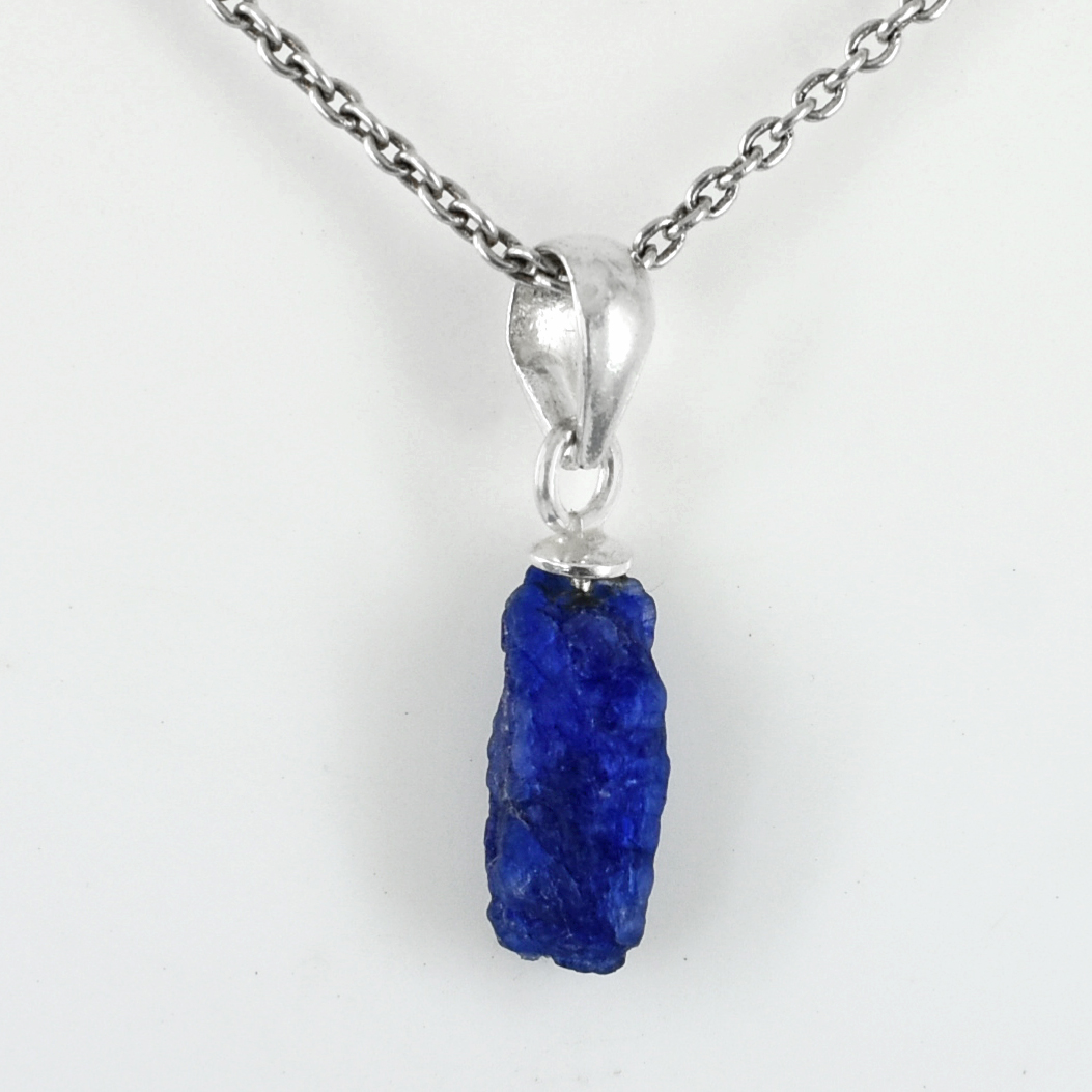 Blue Sapphire Rough Pendant – 925 Sterling Silver – 15 x 6 mm – 8.80 Ct ,