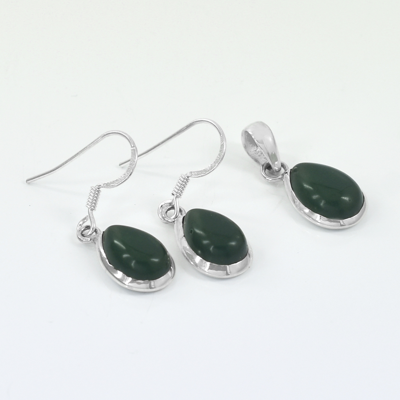 Natural Panna (Emerald) Gemstone Pendant & Earrings Set
