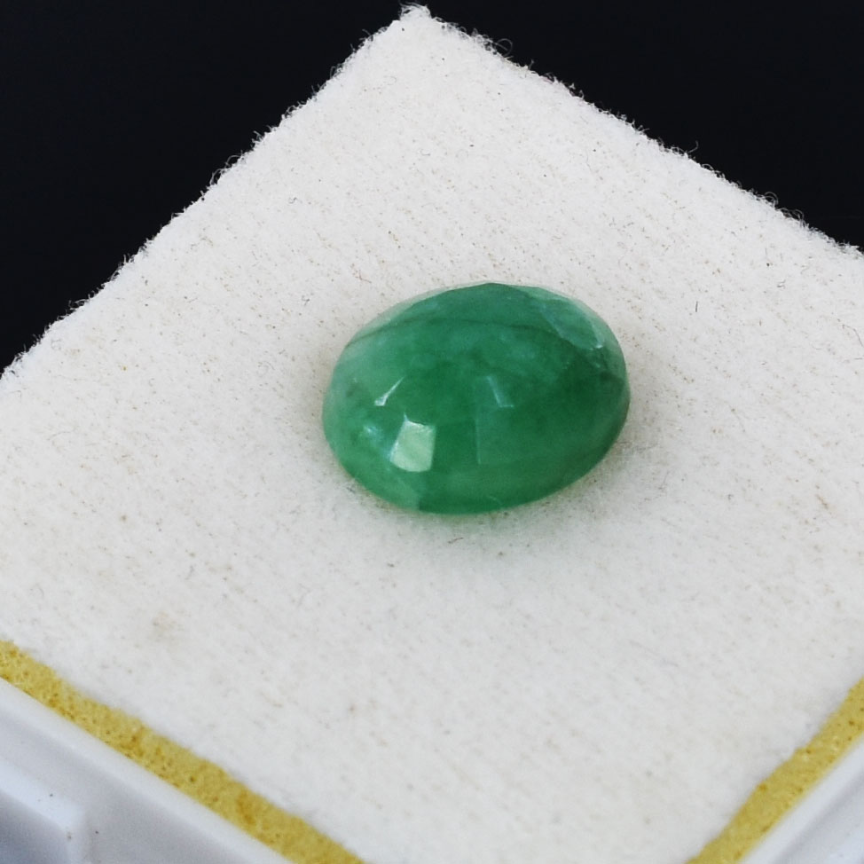 Natural Emerald (Beryl) Panna – Oval Green Gemstone for Astrology & Healing - Image 3