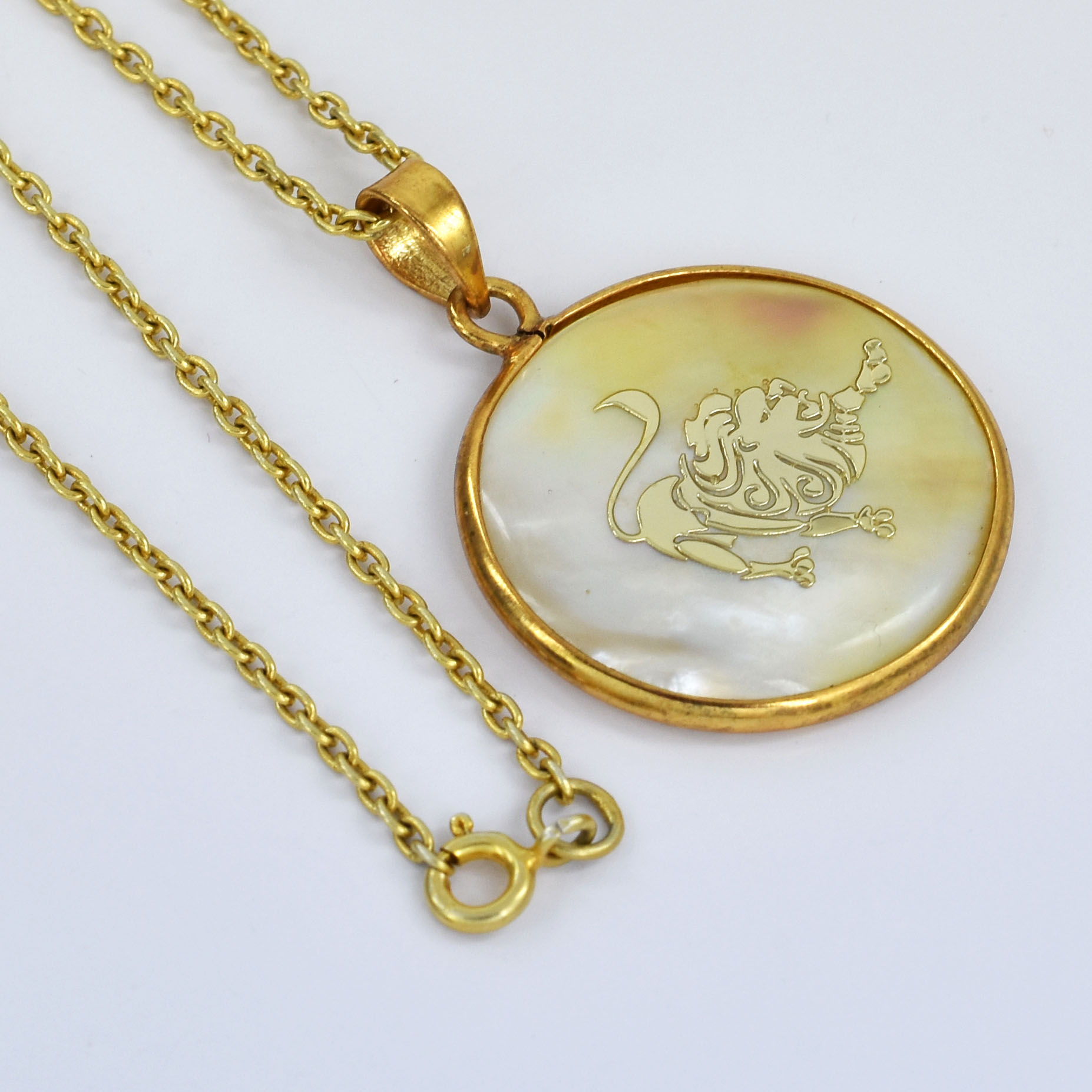 Natural Mother of Pearl Leo Zodiac Pendant Necklace – Luxury Astrology Pendant