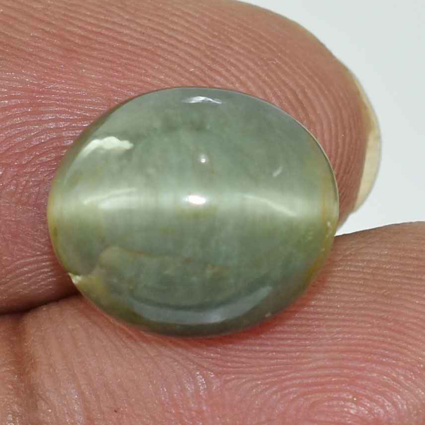 Certified Natural Cat's Eye Quartz – 10.65 Carat Oval Cabochon Gemstone - Image 2