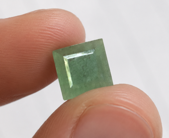 Natural Emerald Gemstone | 3.76 Carats Green - Image 3