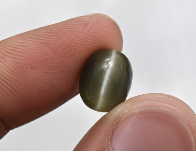 Natural Cat's Eye Quartz Gemstone | 3.36 Carats Grey - Image 3