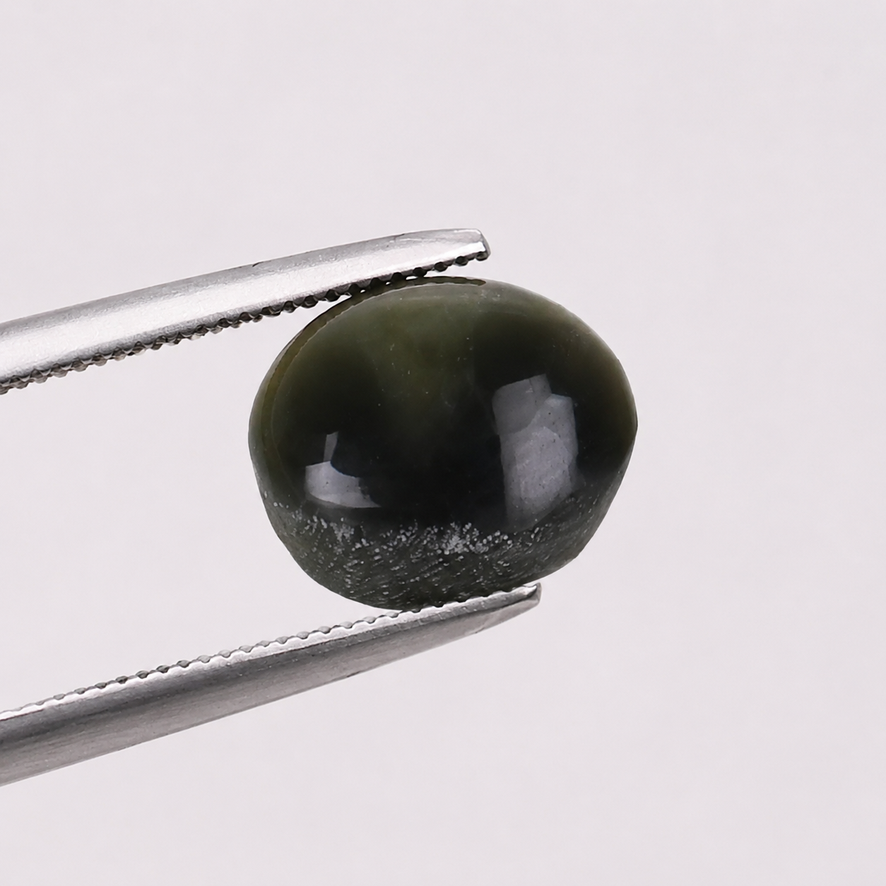 Natural Cat's Eye Quartz (Lehsunia) 10.76 Carats - Certified Oval Cabochon Greyish Green Quartz Gemstone - Image 3
