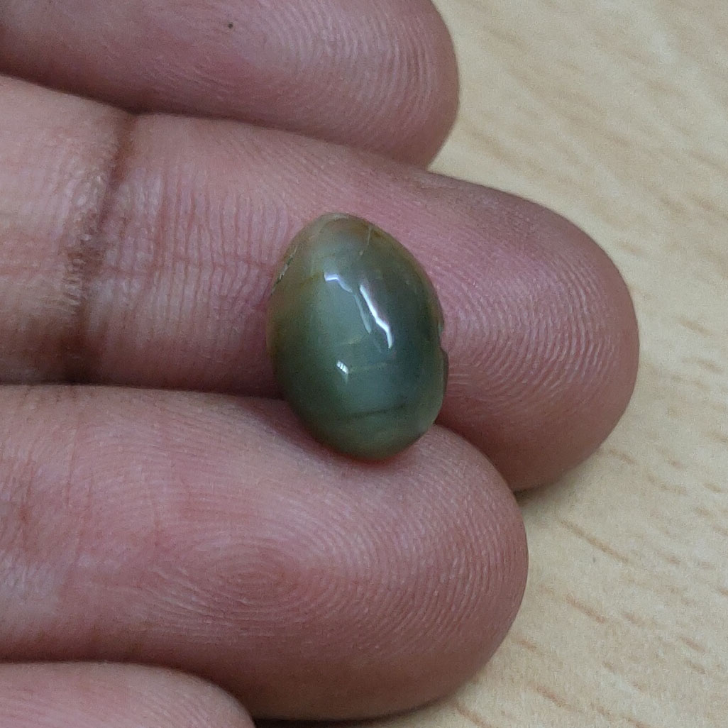 Certified Natural Cat's Eye Quartz – 3.68 Carat Oval Cabochon Gemstone - Image 3